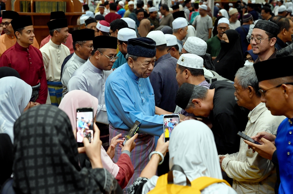 Selangor Sultan urges end to fake Haj packages and pilgrim exploitation ...