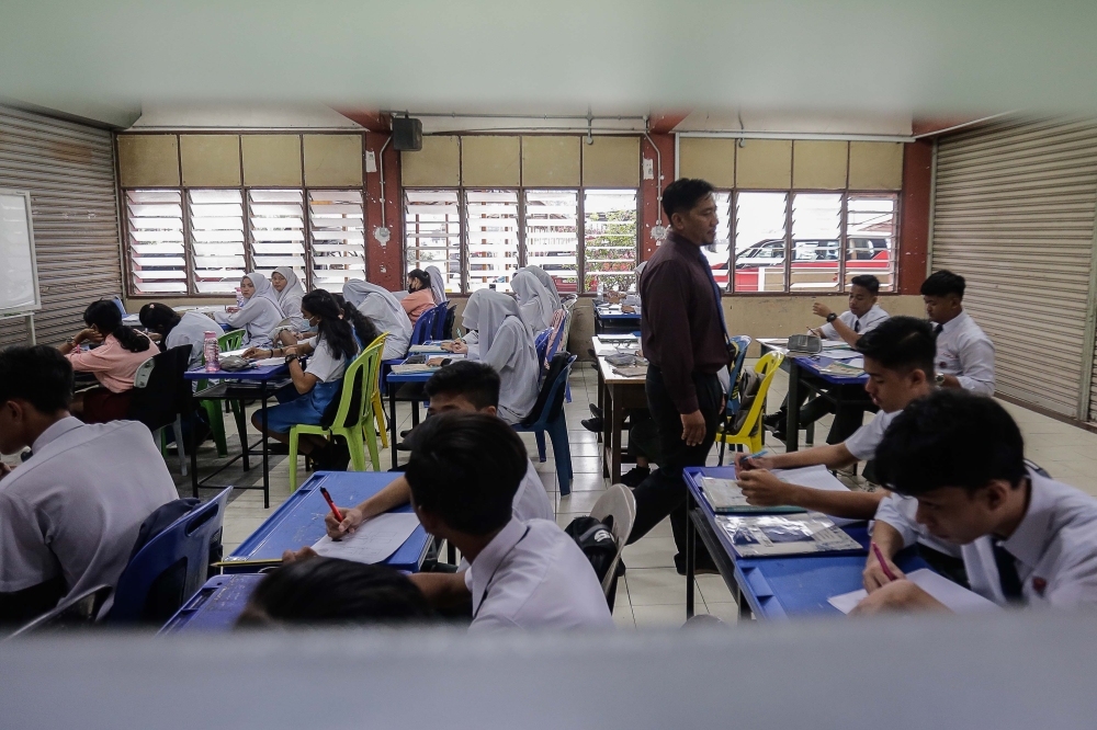 Dr Annuar also said the previous shortage of between 2,000 and 3,000 teachers had significantly decreased following a special recruitment initiative by the state and federal governments. — Picture by Sayuti Zainudin