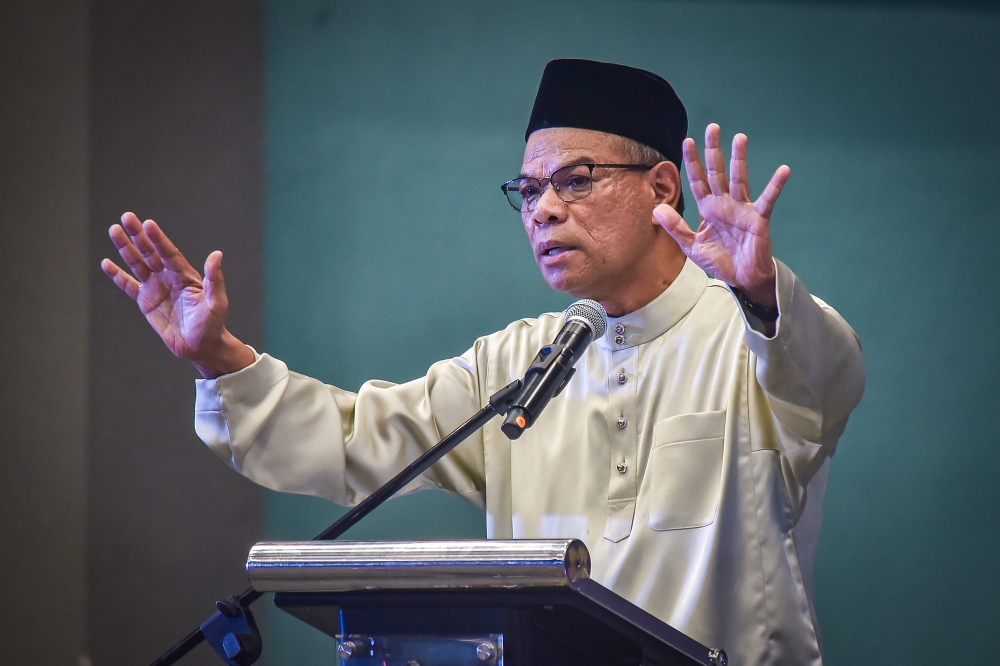 Home Minister Datuk Seri Saifuddin Nasution Ismail delivered a speech at the Royal Malaysia Police (PDRM) Hari Raya Aidilfitri celebration held at Titiwangsa Stadium. — Bernama pic