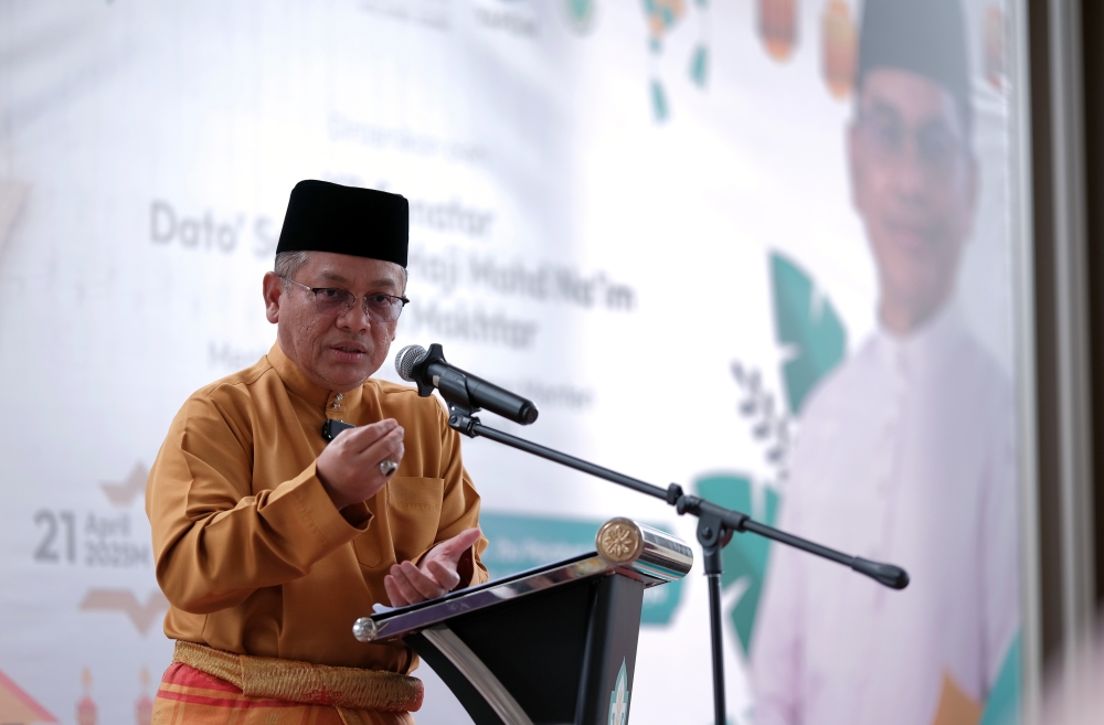 Minister in the Prime Minister’s Department (Religious Affairs) Datuk Mohd Na’im Mokhtar delivers a speech at the YAPEIM Aidilfitri Celebration and the Launch of YAPEIM’s new headquarters at Menara Ochre @ Alamanda Putrajaya. — Bernama pic