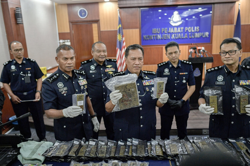Kuala Lumpur police chief Datuk Rusdi Mohd Isa with the seized items during a press conference at the Kuala Lumpur Police Headquarters, April 21, 2025. — Bernama pic 