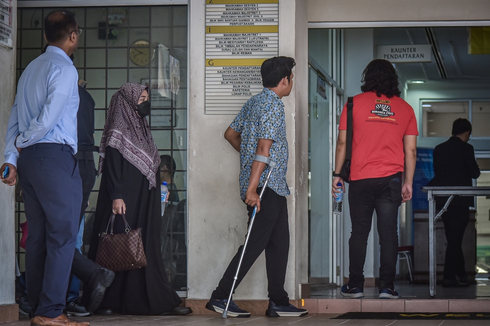 Zayn Rayyan’s parents Zaim Ikhwan Zahari and Ismanira Abdul Manaf at the Sessions Court in Petaling Jaya, April 23, 2025. — Bernama pic 