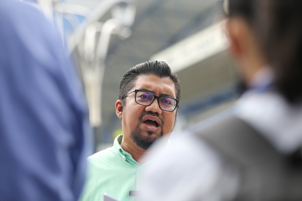 The Court of Appeal today allowed Badrul Hisham Shaharin, also known as Chegu Bard, to proceed with appeals against gag orders related to his ongoing sedition cases. — Picture by Raymond Manuel