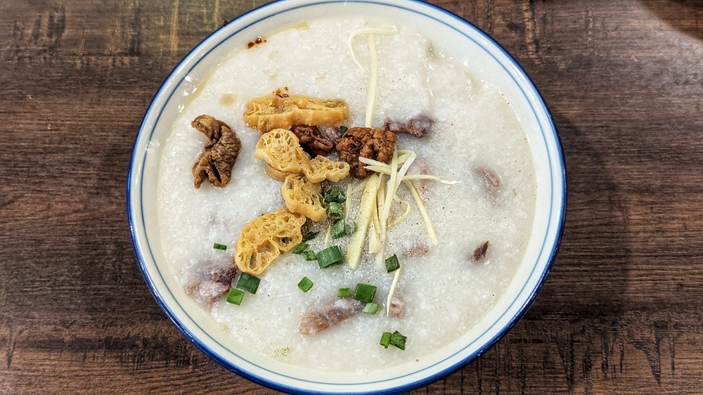 If hot and sour isn’t your thing, the smooth, silky porridge will soothe you right down. — Picture by Ethan Lau