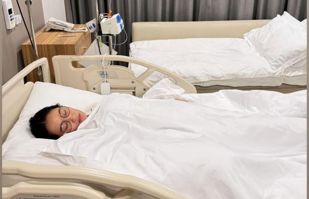 Thailand's Prime Minister Paetongtarn Shinawatra lies in a bed at an undisclosed location. — Picture from Instagram/Pidok_S