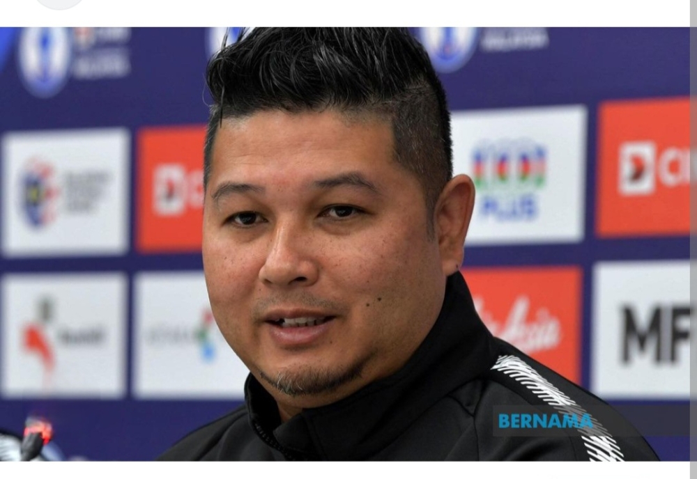 Aidil Sharin Sahak edged out Selangor’s Katsuhito Kinoshi and Johor Darul Takzim’s (JDT) Hector Bidoglio to clinch the prestigious accolade at Malaysia’s National Football Awards on April 23. — Bernama pic