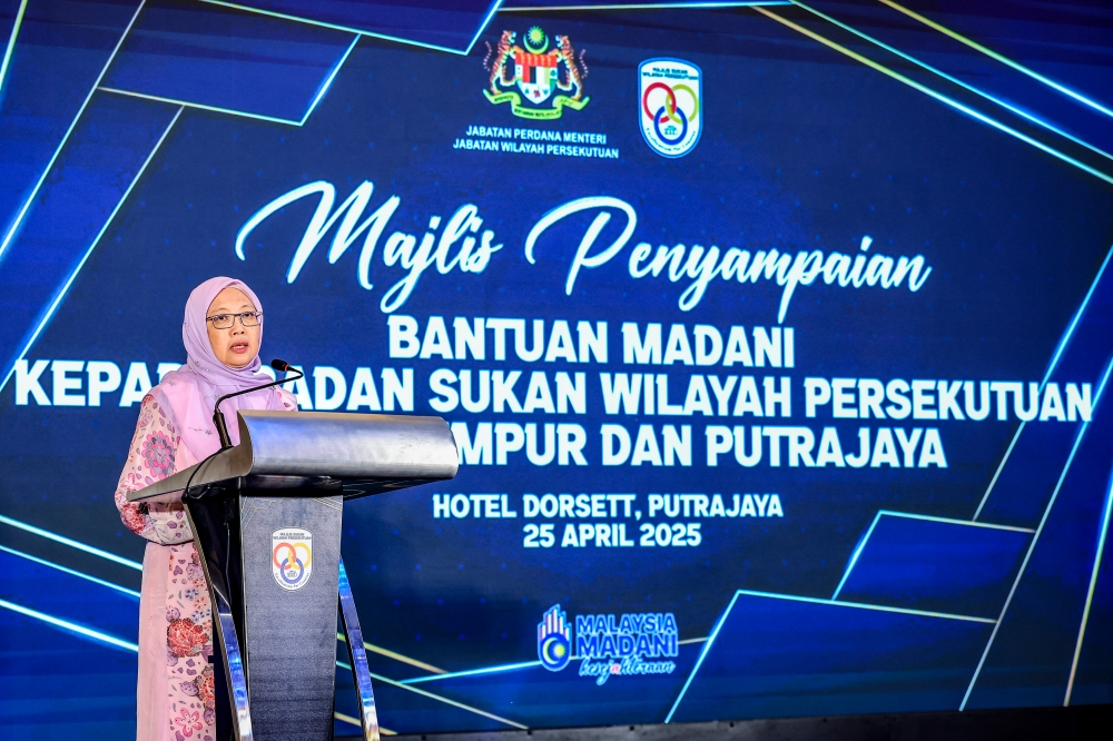 Minister in the Prime Minister’s Department (Federal Territories) Datuk Seri Dr Zaliha Mustafa delivers a speech at the Madani Aid Presentation Ceremony for Sports Associations of the Federal Territories of Kuala Lumpur and Putrajaya yesterday. — Bernama pic