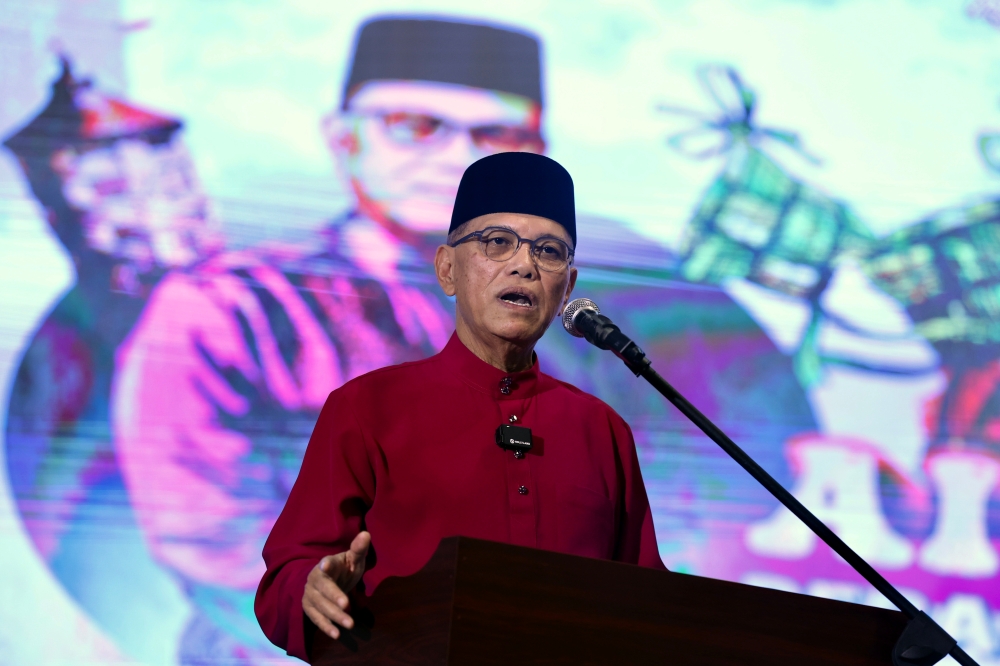 Pahang Menteri Besar Datuk Seri Wan Rosdy Wan Ismail said that he is optimistic Barisan Nasional will retain the Ayer Kuning state seat, saying voter sentiment during the campaign favoured the government. — Bernama pic