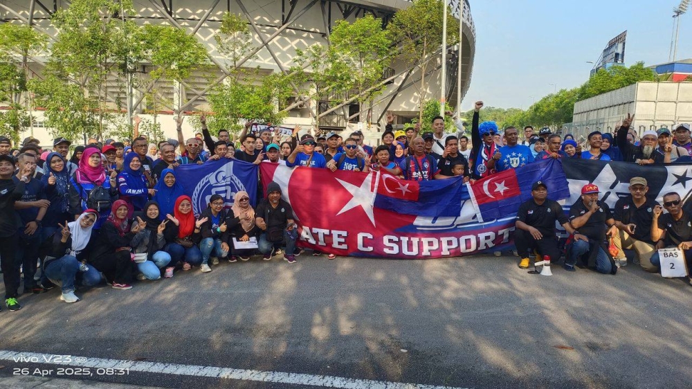 Nearly 30,000 loyal Johor Darul Ta’zim (JDT) supporters are expected to flood the grounds of the Bukit Jalil National Stadium in Kuala Lumpur today from as early as 4pm for the Malaysia Cup final. — Picture via Facebook/Khairil Adha
