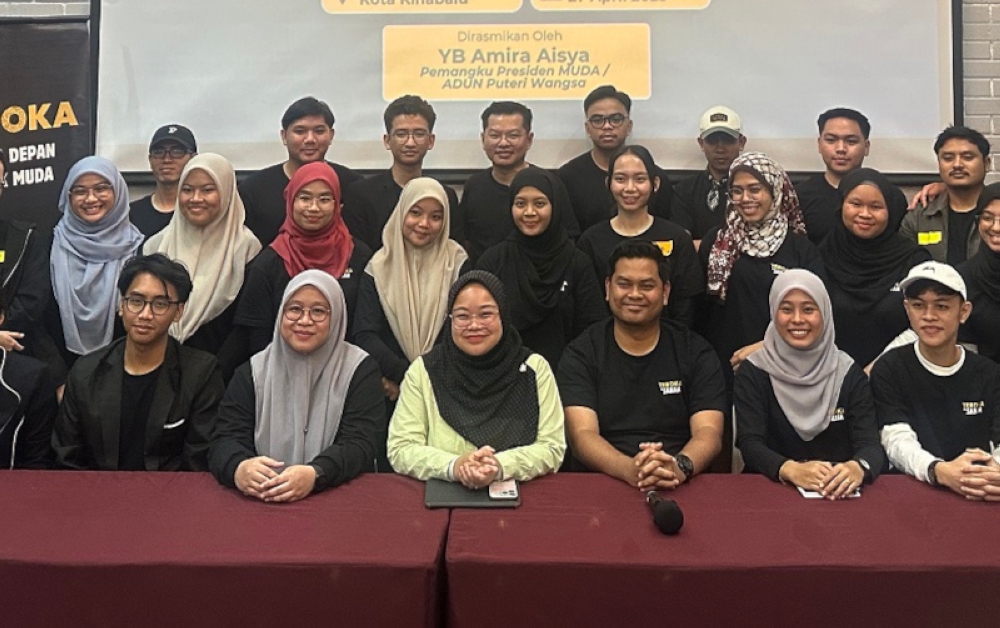 Muda Sabah chairwoman Faezrah Rizalman (seated, 2nd left) and acting Muda president and Puteri Wangsa assemblywoman Amira Aisya Abdul Aziz (seated, centre) at the Teroka Muda programme launch. — The Borneo Post pic 