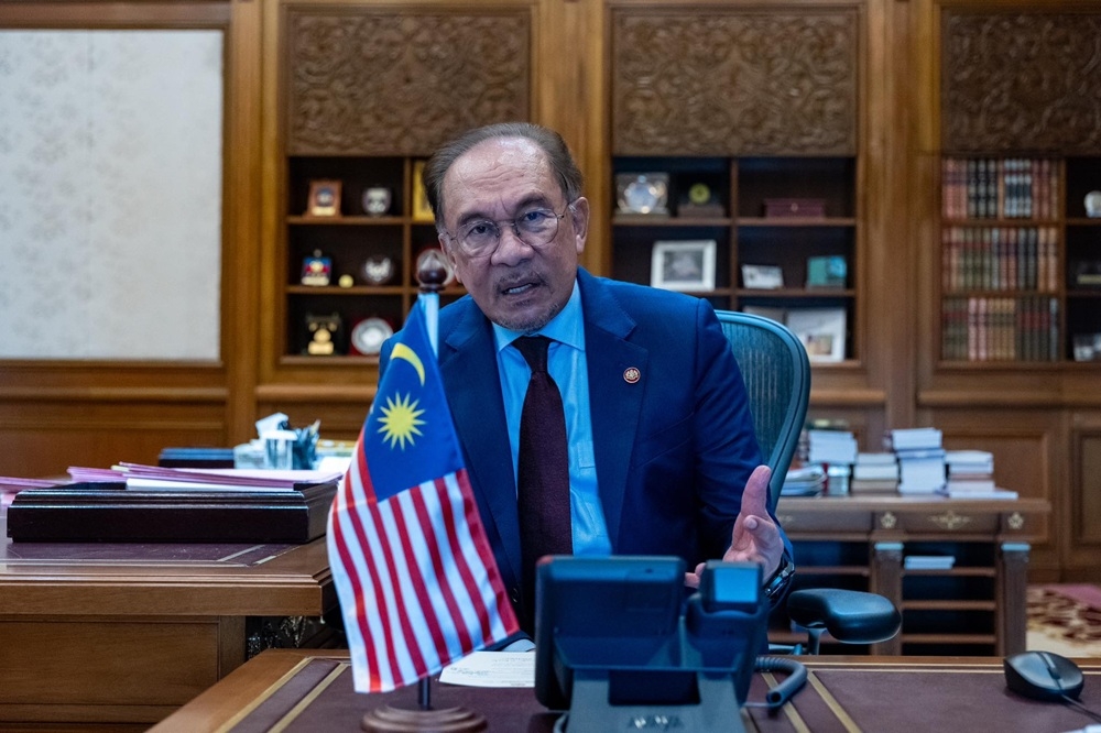 Prime Minister Datuk Seri Anwar Ibrahim and his Vietnamese couterpart Pham Minh Chinh held phone talks with his Malaysian counterpart on April 28, discussing bilateral cooperation as well as several regional and international developments. — Picture via Facebook/Anwar Ibrahim