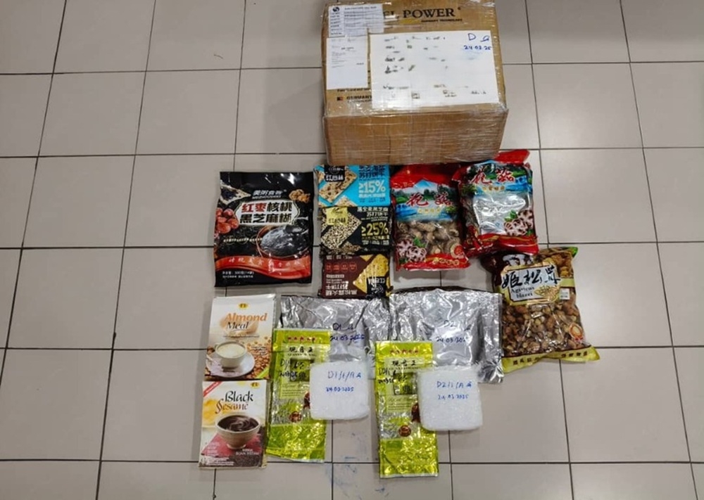 The Royal Malaysian Customs Department crippled a drug trafficking syndicate with the seizure of more than RM130,000 worth of Methamphetamine in two raids in Miri. — The Borneo Post pic