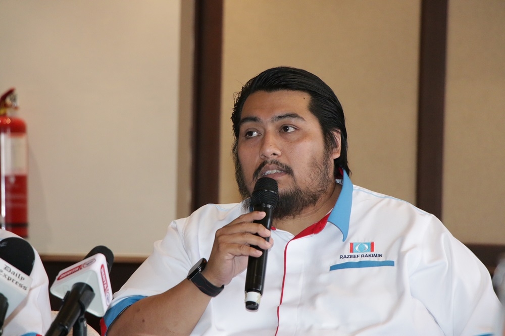 No seat negotiations between Pakatan Harapan (PH) and Barisan Nasional (BN) as reportedly claimed by Sabah Umno information chief Datuk Suhaimi Nasir, said Sabah PKR information chief Razeef Rakimin.