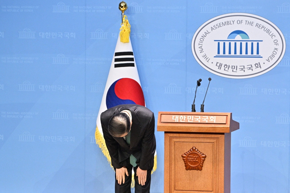 Former acting president Han Duck-soo bows before formally announcing his candidacy in next month's presidential election at the National Assembly in Seoul May 2, 2025. — AFP pic