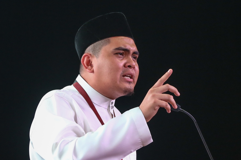 Umno Youth chief Datuk Akmal Saleh said the party will not compromise on Islam, Malay rights and the monarchy. — Picture by Yusof Mat Isa