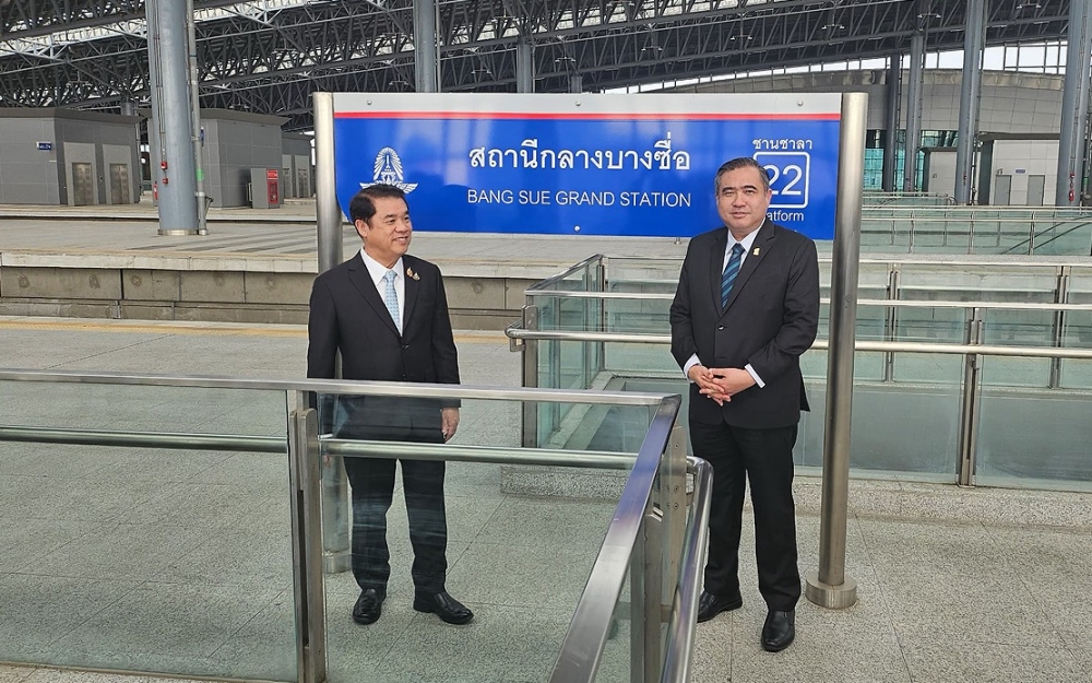 Malaysian Transport Minister Anthony Loke (right) and Thailand’s Deputy Prime Minister and Transport Minister, Suriya Juangroongruangkit tour the Bang Sue Central Terminal in Bangkok on May 2, 2025. — Bernama pic