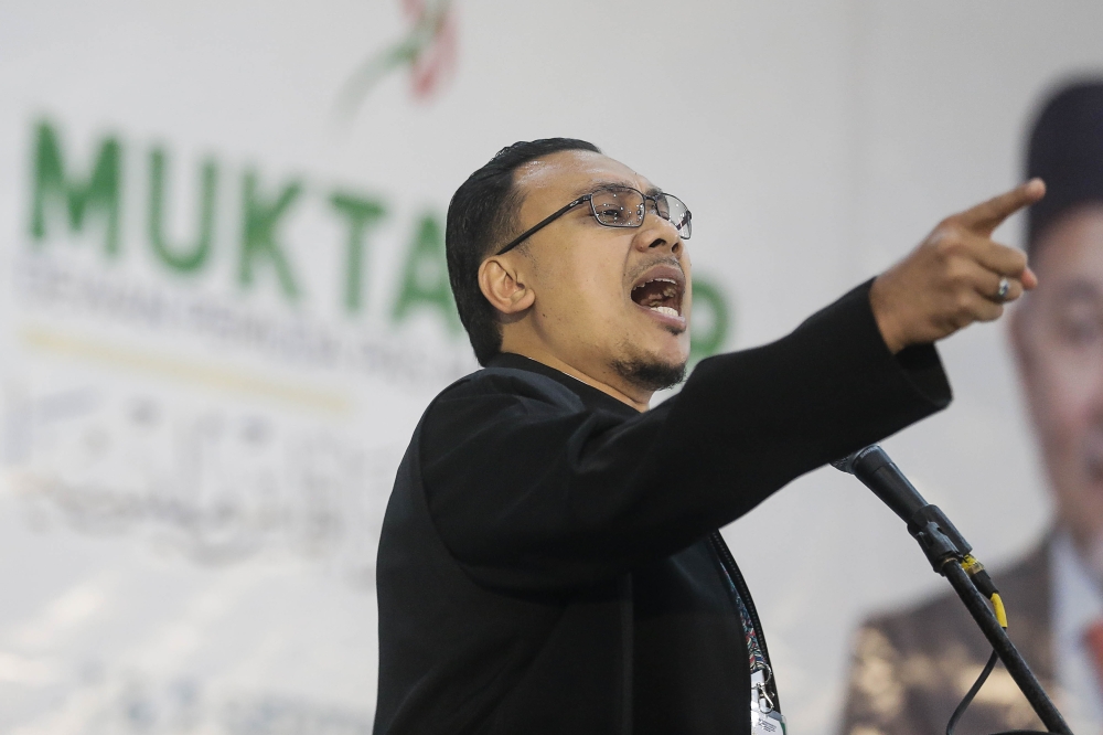 PAS Youth Chief Afnan Hamimi Taib Azamudden has urged Umno members to join PAS if they prioritise Malay-Muslim issues. — Picture by Sayuti Zainudin