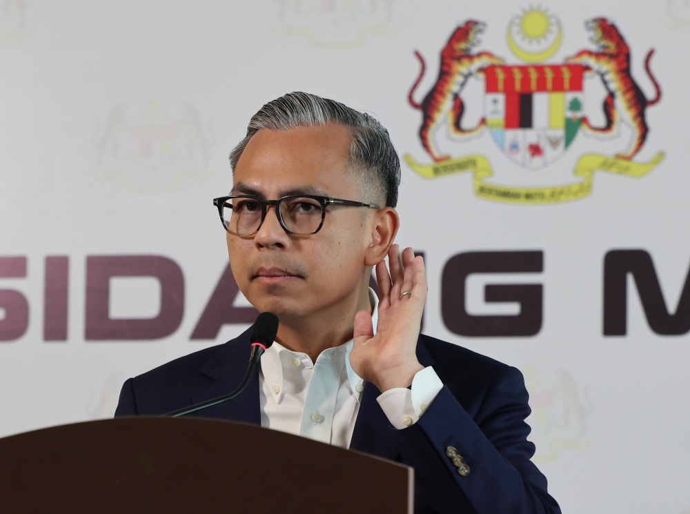 Communications Minister Fahmi Fadzil said the government is taking seriously concerns raised by Reporters Without Borders (RSF) over Malaysia’s poor media freedom ranking, while maintaining its commitment to media freedom alongside enforcing laws against misinformation and sensitive content. — Bernama pic