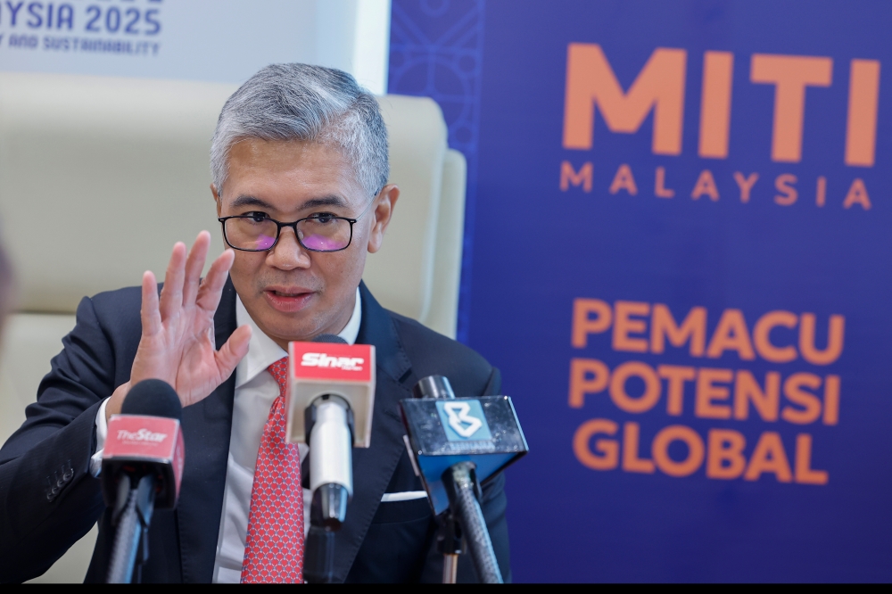Minister of Investment, Trade and Industry Datuk Seri Tengku Zafrul Abdul Aziz speaks at a press conference at Menara MITI on April 17, 2025. — Bernama pic