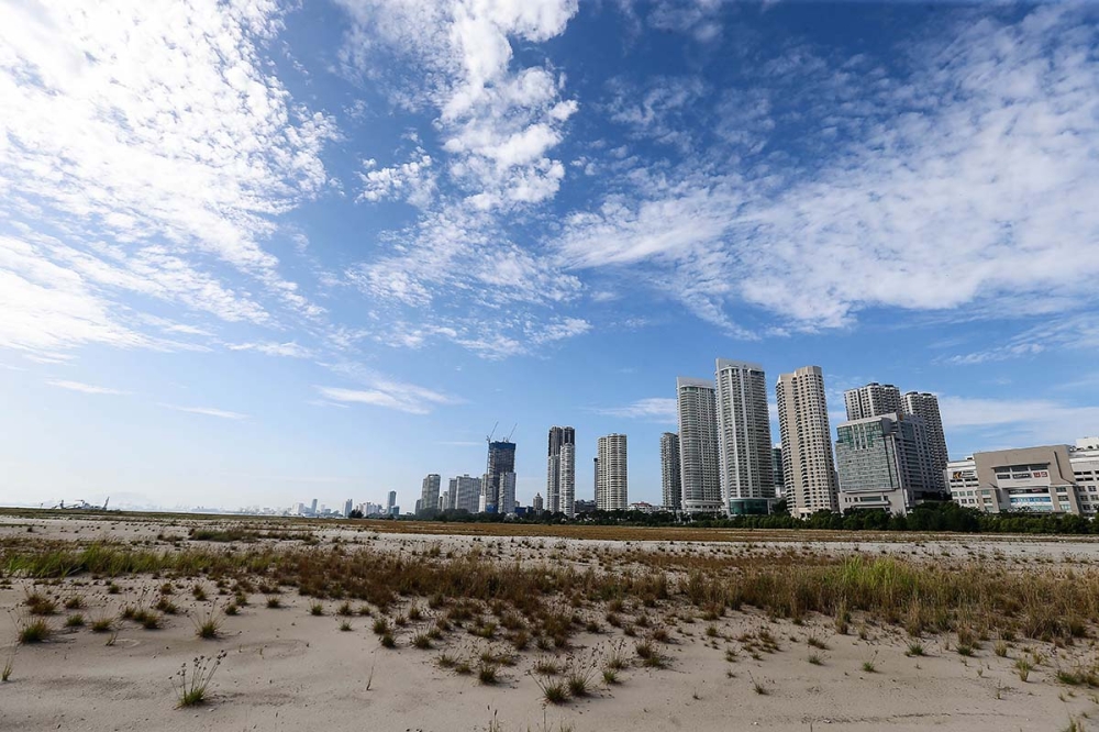 File picture of Gurney Wharf in Persiaran Gurney, May 14, 2022. The setting up of an Invest Malaysia Facilitation Centre (IMFC) in Penang will be a gamechanger that will enable faster reinvestment decisions and expansion plans, according to the Federation of Malaysian Manufacturers (FMM) Penang. — Picture by Sayuti Zainudin