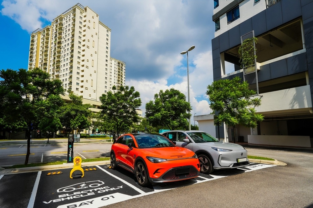 Pro-Net has signed a collaboration agreement with Charge , ChargeSini, RExharge and Charge N Go to strengthen the national EV ecosystem and to support the increasing number of Proton e.MAS and smart owners. — SoyaCincau pic