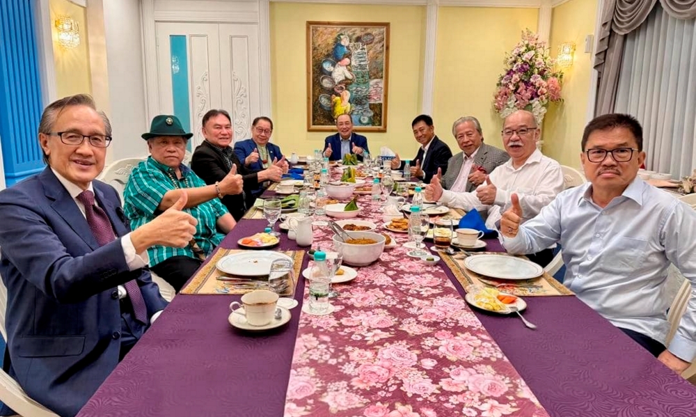 Chief Minister Datuk Seri Hajiji Noor (centre) and leaders of GRS component parties giving a thumbs-up during the high tea meeting yesterday. — Picture courtesy of the Chief Minister's office