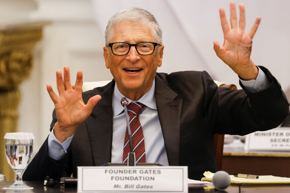 Bill Gates pledged on Thursday to give away almost his entire personal wealth in the next two decades and said the world’s poorest would receive some US$200 billion via his foundation at a time when governments worldwide are slashing international aid. — Reuters pic