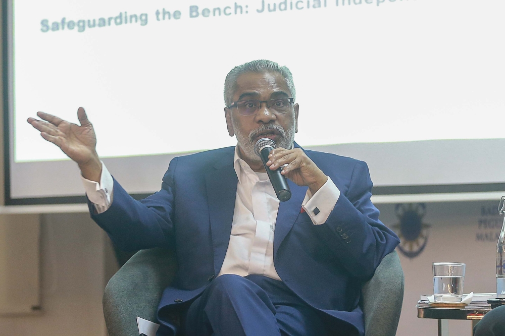 Co-Chairperson of Bar Council Civil Law and Law Reform Committee Datuk Seri M Ramachelvam speaking during the Judicial Independence in Malaysia Forum held at Raja Aziz Addruse Auditorium, Malaysian Bar. — Picture by Sayuti Zainudin