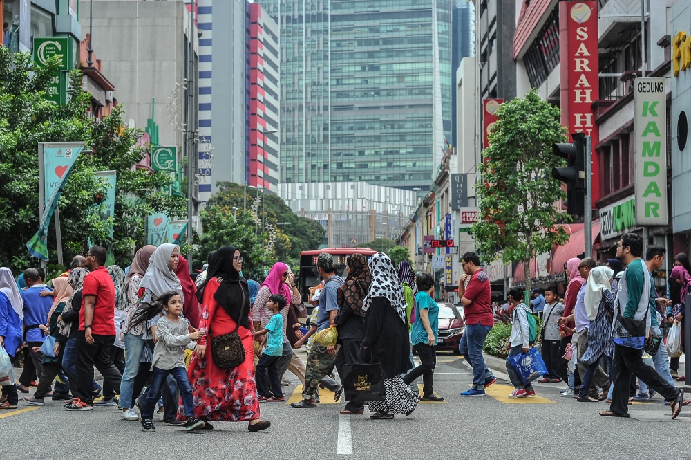 Two students from China staged a kidnapping attempt near Jalan Tuanku Abdul Rahman. — Picture by Shafwan Zaidon