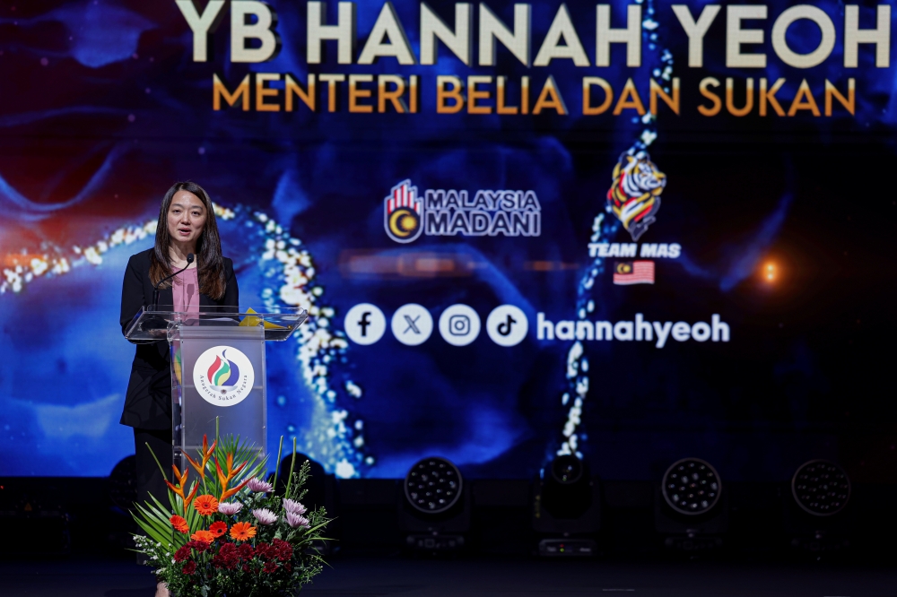 Youth and Sports Minister Hannah Yeoh delivers a speech at the 2024 National Sports Award ceremony in Petaling Jaya, May 13, 2025. — Bernama pic