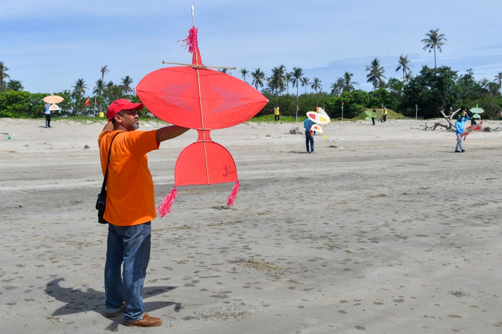 Modern games might dominate today’s world, but traditional ‘wau’ flying continues to attract young people, keeping this Malay cultural heritage alive. — Bernama pic