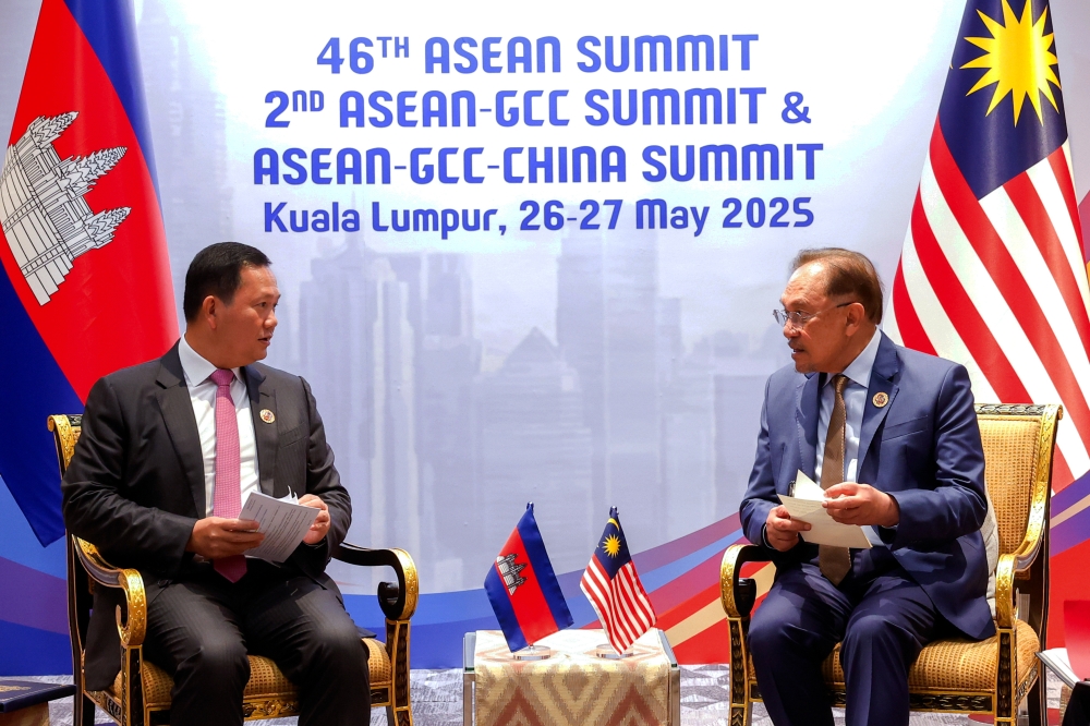 Prime Minister Datuk Seri Anwar Ibrahim holds a bilateral meeting with Cambodian Prime Minister Hun Manet on the sidelines of the 46th ASEAN Summit. — Bernama pic