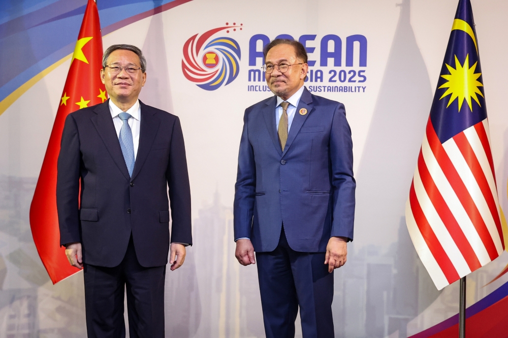 Prime Minister Datuk Seri Anwar Ibrahim and Chinese Premier Li Qiang attended a bilateral meeting yesterday at the Kuala Lumpur Convention Centre on the sidelines of the 46th Asean Summit. — Bernama pic