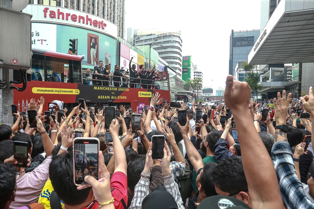 Manchester United players wave to fans as they arrive for the meet-and-greet session at Pavillion Kuala Lumpur May 27, 2025. — Picture by Sayuti Zainudin