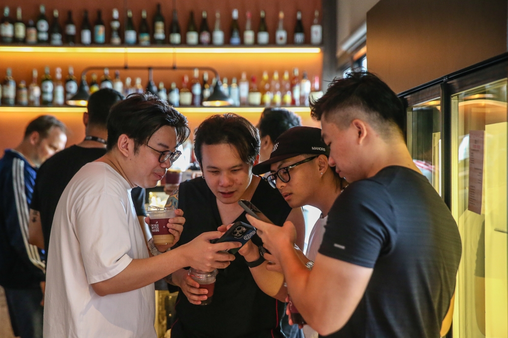 ‘Coffee raves’ provide good networking opportunities.. minus the hangover. — Picture by Yusof Mat Isa