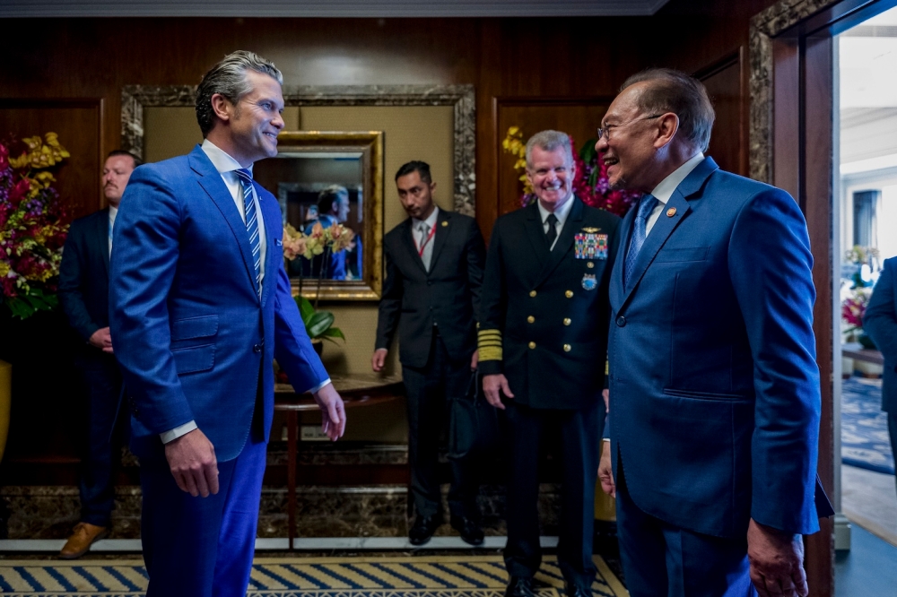 Prime Minister Datuk Seri Anwar Ibrahim receiving a courtesy call from United States Secretary of Defence Pete Hegseth (left) in Singapore. — Picture from Prime Minister's Office