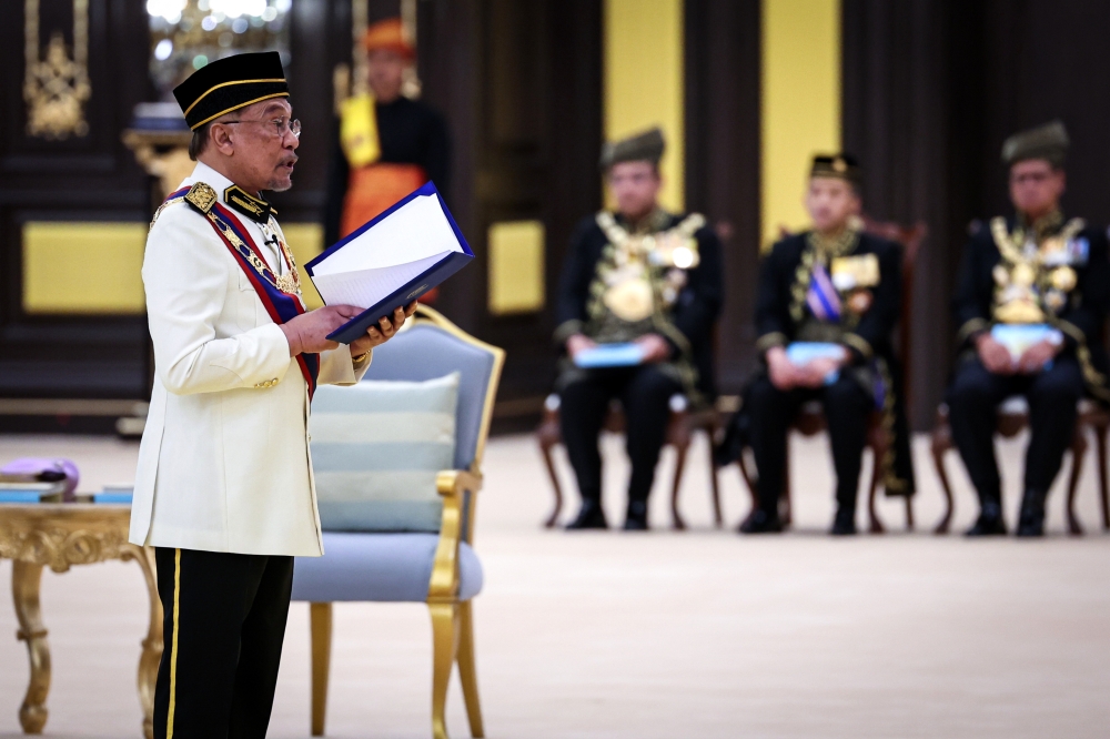 Prime Minister Datuk Seri Anwar Ibrahim today stressed that national unity is no longer an option, but rather a key requirement to ensure the continuity of the country’s development. — Bernama pic