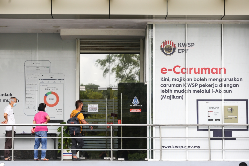 The Employees Provident Fund (EPF) recorded investment income totalling RM18.31 billion for the first quarter ended March 31, 2025 (Q1 2025), a 13 per cent decline from RM20.99 billion in the corresponding period in 2024. — Picture by Yusof Mat Isa