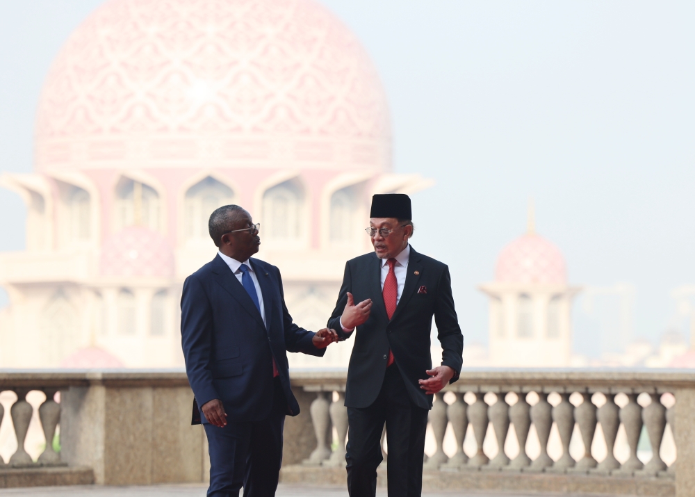 Prime Minister Datuk Seri Anwar Ibrahim (right) with President of Guinea-Bissau Umaro Sissoco Embalo at the official welcoming ceremony for the latter held at the Perdana Putra Complex today. — Bernama pic