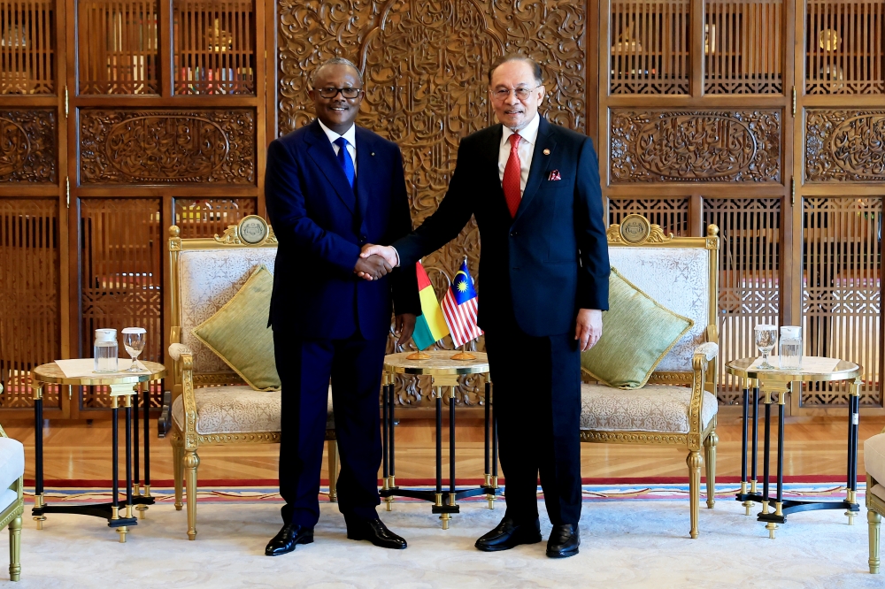 Prime Minister Datuk Seri Anwar Ibrahim (right) meets with President of Guinea-Bissau Umaro Sissoco Embalo at the Perdana Putra Building today. — Bernama pic