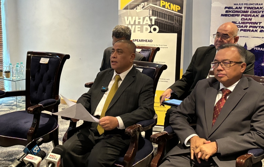 The Perak state government has not yet reached a decision on whether to ban the sale of electronic cigarettes said Menteri Besar Datuk Seri Saarani Mohamad. — Picture by John Bunyan