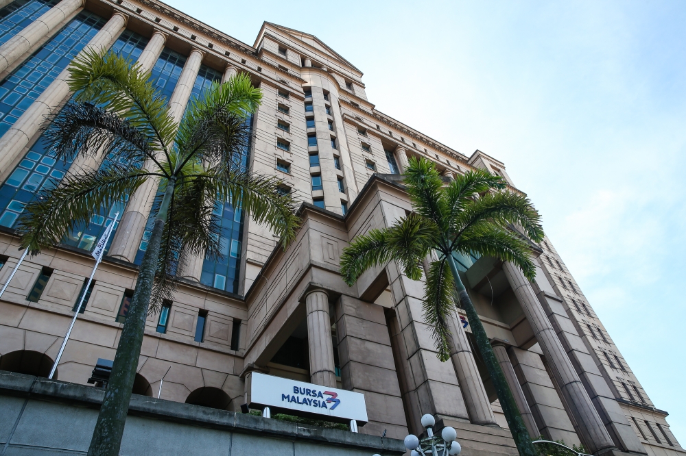 At 12.30pm, the FTSE Bursa Malaysia KLCI (FBM KLCI) rose by 2.08 points to 1,521.49, from Monday’s close of 1,519.41. — Picture by Yusof Mat Isa