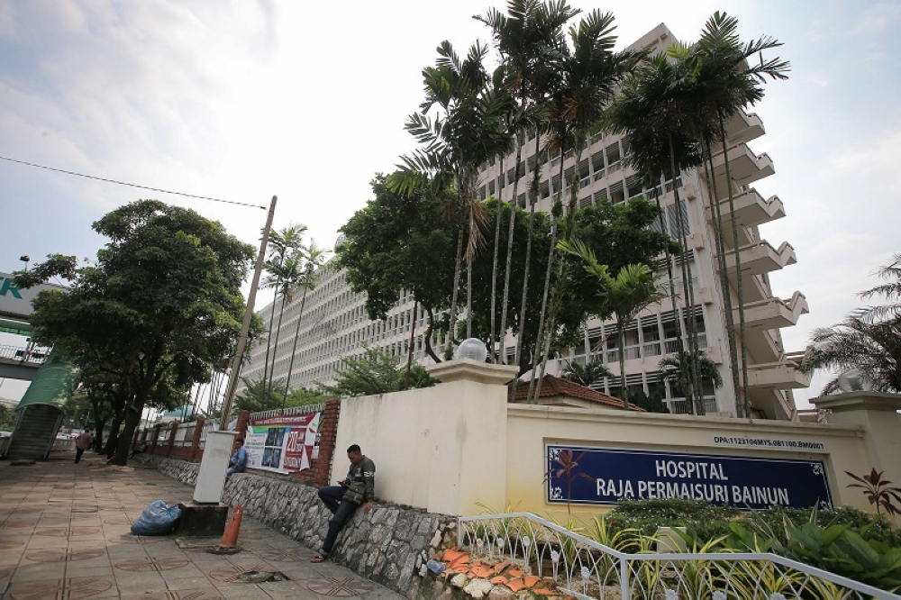 The Raja Permaisuri Bainun Hospital (HRPB) has not released any official confirmation of a blood shortage impacting the treatment of victims from Monday’s tragic bus crash that killed 15 Universiti Pendidikan Sultan Idris (UPSI) students. — Picture by Marcus Pheong