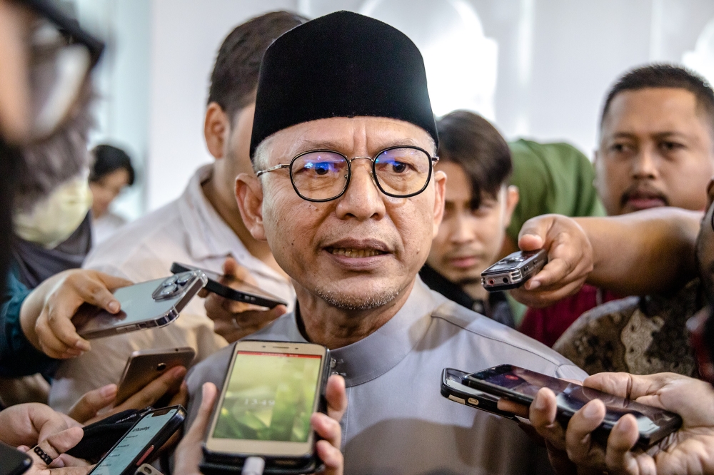 Judge Norma Ismail ruled that the prosecution had successfully established all elements of the charge against Datuk Razali Idris, who is also a Terengganu state executive councillor. — Picture by Firdaus Latif
