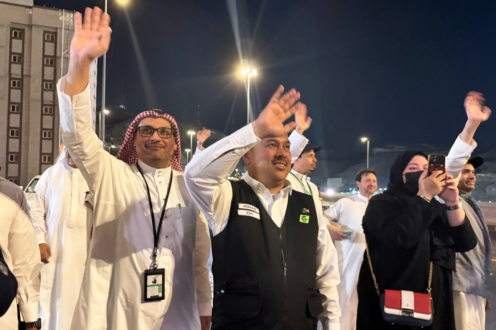 Head of the Malaysian Haj Delegation, Mohd Hisham Harun (second from left) send off the first batch of 277 pilgrims to board Flight MH8050 for the return journey home from the King Abdulaziz International Airport in Jeddah, Saudi Arabia at 5.40am local time on June 14, 2025. — Bernama pic