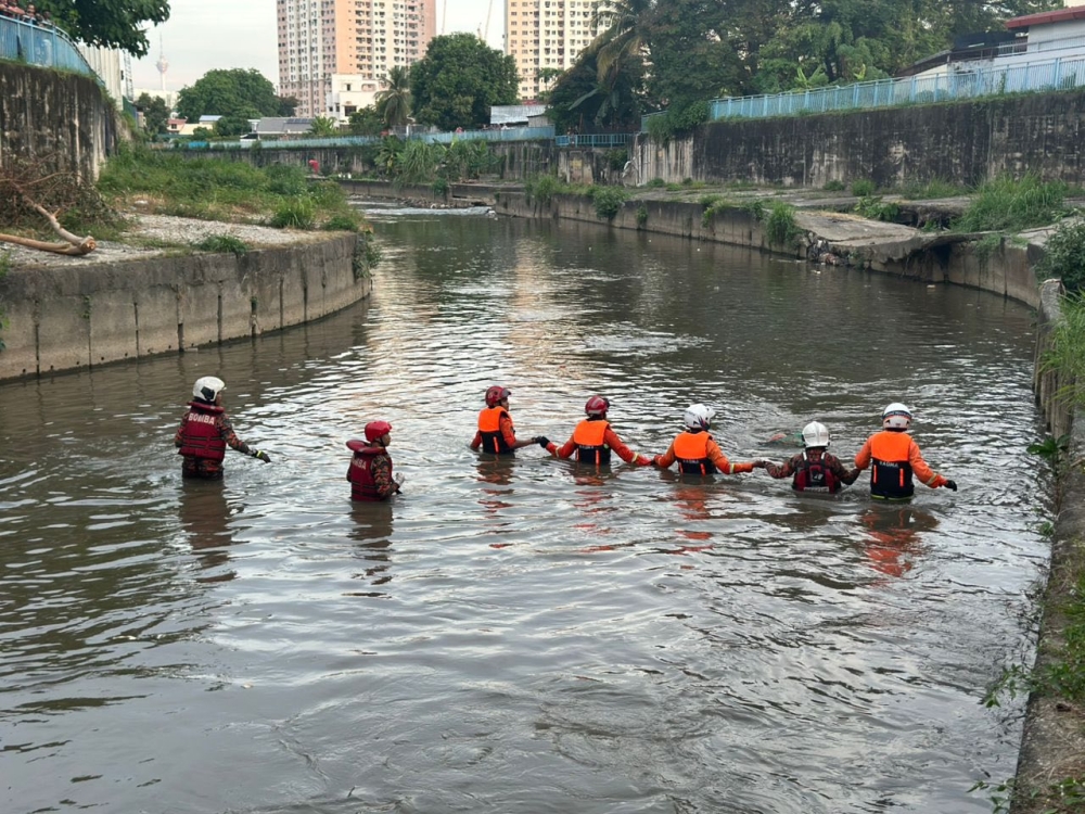 The multi-agency search was carried out by the Kuala Lumpur City Hall, police, Fire and Rescue Department, and the Civil Defence Force. — Picture from Facebook/Dewan Bandaraya Kuala Lumpur 
