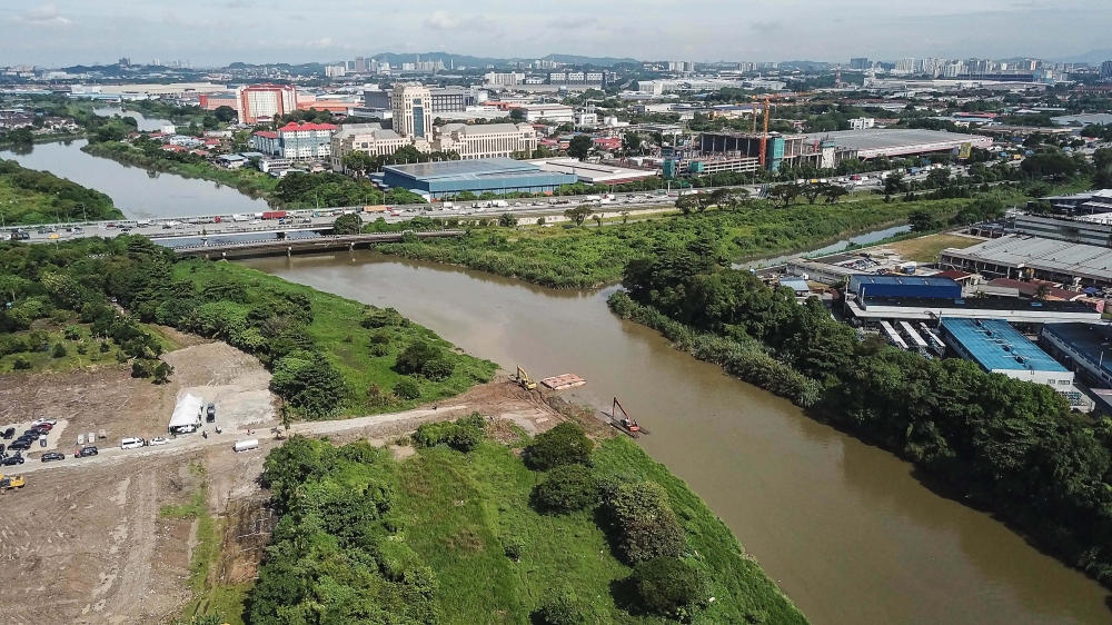 An aerial view of two excavators deepening and widening the Klang River as part of Selangor’s long-term flood mitigation project, in Kota Kemuning, Shah Alam November 1, 2022. — Picture by Sayuti Zainudin