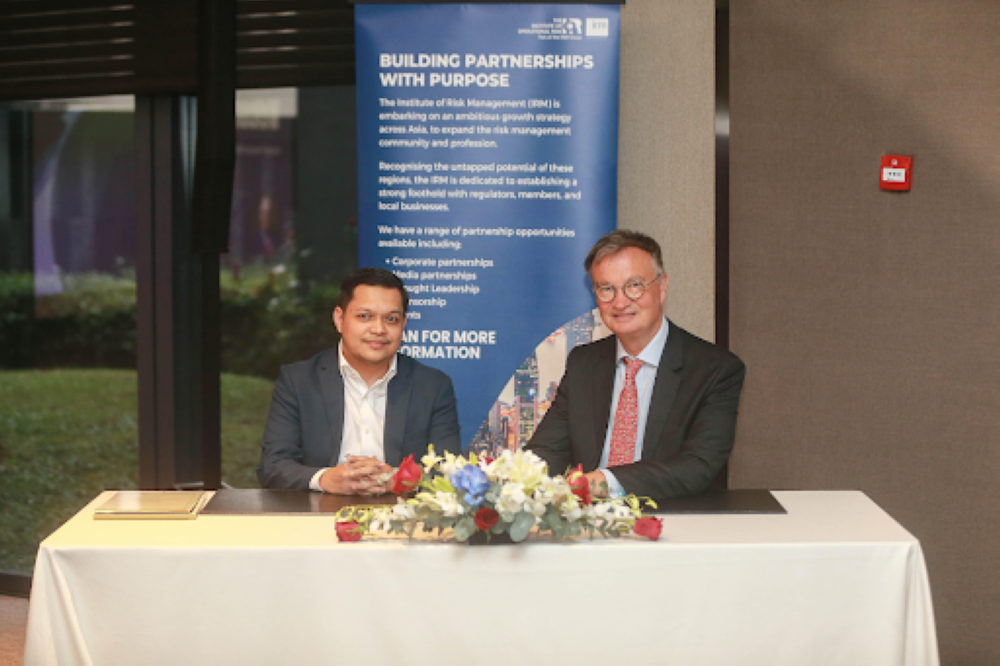 Chair of the Institute of Risk Management Stephen Sidebottom (right) and chair of Malaysian Association of Risk and Insurance Management (MARIM) Muhammad Faisha Shahriman signing a memorandum of understanding to enhance risk management practices in Malaysia. — Picture by Sayuti Zainudin 