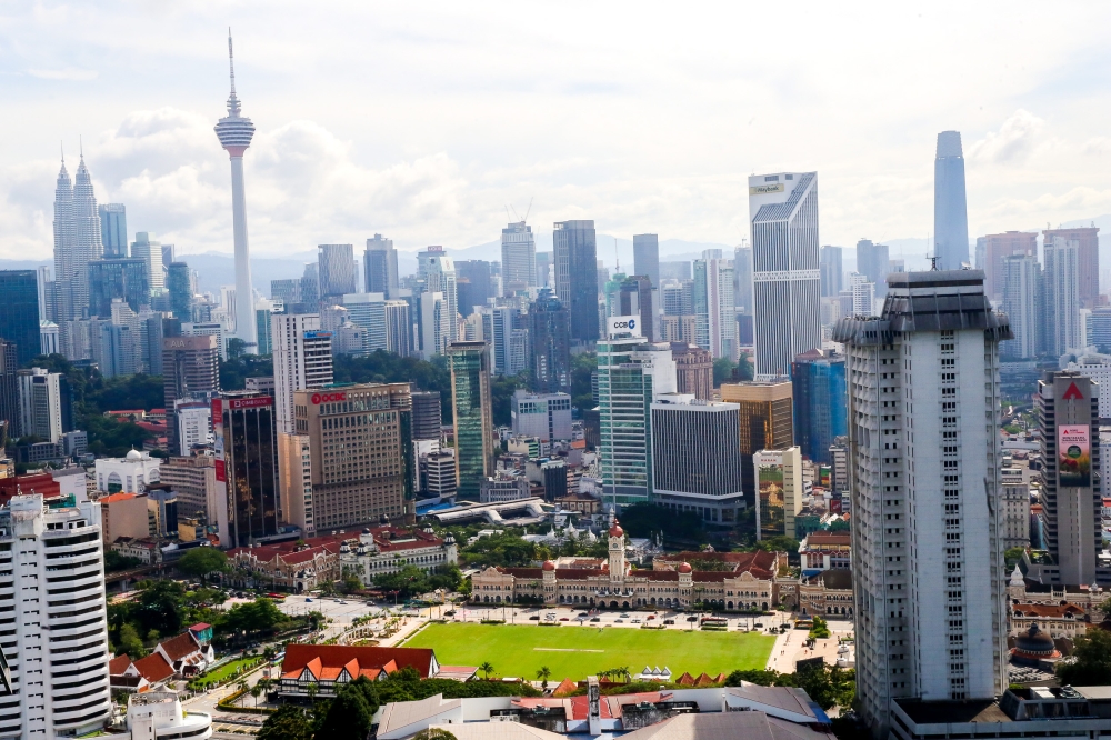 Fitch Ratings has maintained a ‘neutral’ outlook for Malaysia’s banking sector in 2025, even as it downgraded several peers in the region due to growing trade war risks. — Picture by Choo Choy May