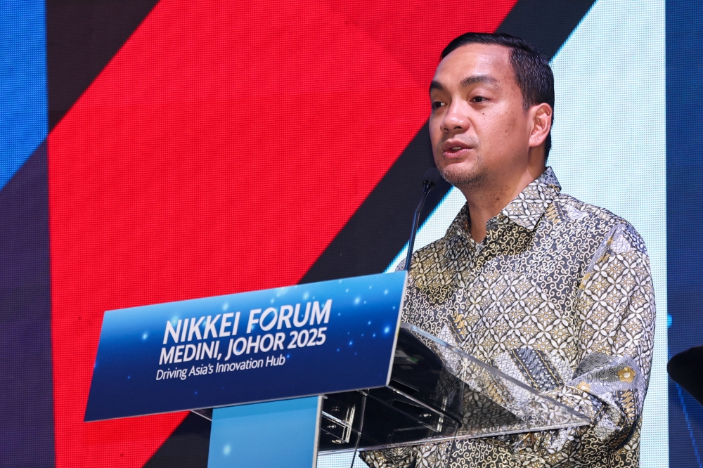 Johor Menteri Besar Datuk Onn Hafiz Ghazi addresses the closing ceremony of the Nikkei Forum Medini 2025 in Iskandar Puteri June 19, 2025. — Bernama pic